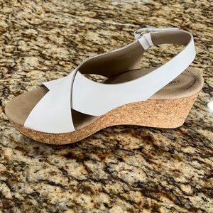 New Clark’s Women’s Annadel Eirwyn Wedge Sandal- white